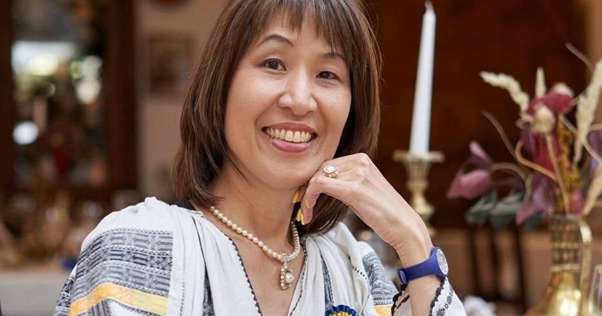 O japoneză a transformat hârtia într-o afacere de succes în România. Produsele ei se vând cu mii de lei