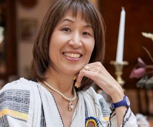 O japoneză a transformat hârtia într-o afacere de succes în România. Produsele ei se vând cu mii de lei