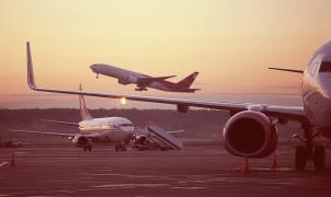 IATA: Traficul aerian global, la doar 70% din volumul de dinainte de pandemie