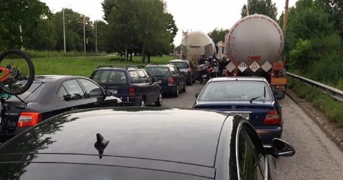 Vama Ruse Turiştii români au blocat Vama Ruse (Foto)