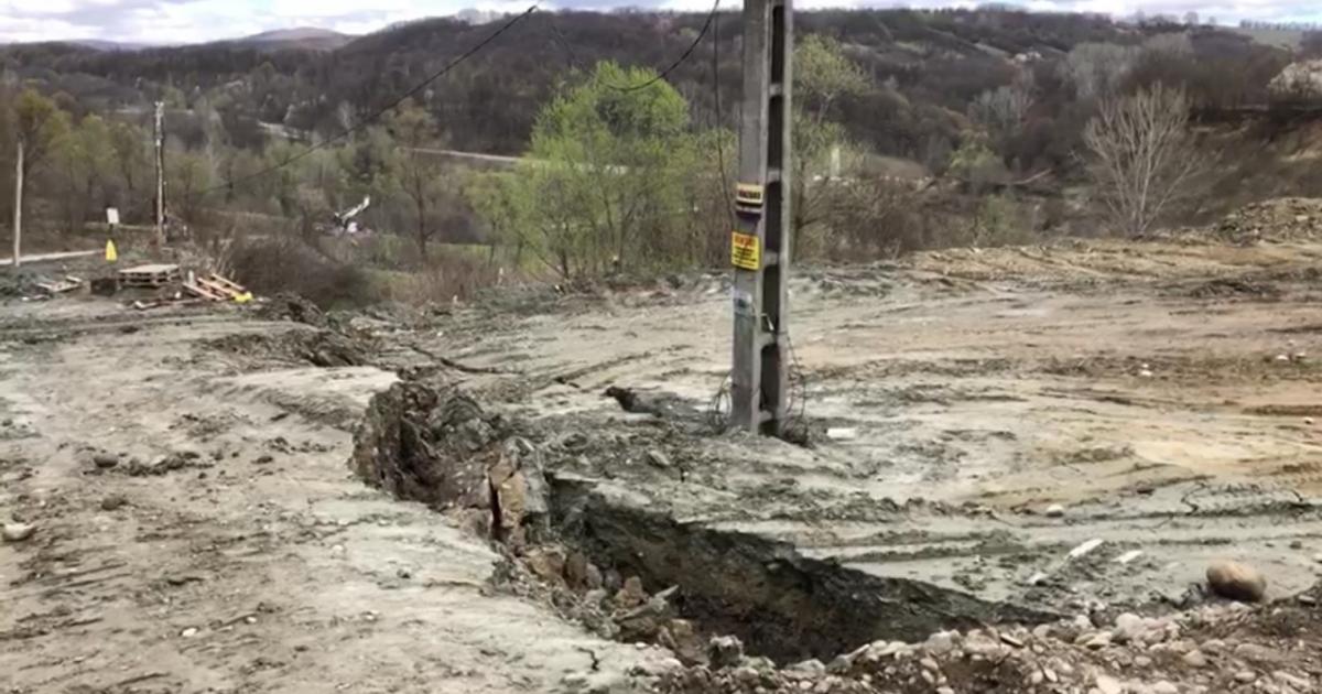 Module Vrancea O porţiune a unui drum din Vrancea s-a surpat | Observator News