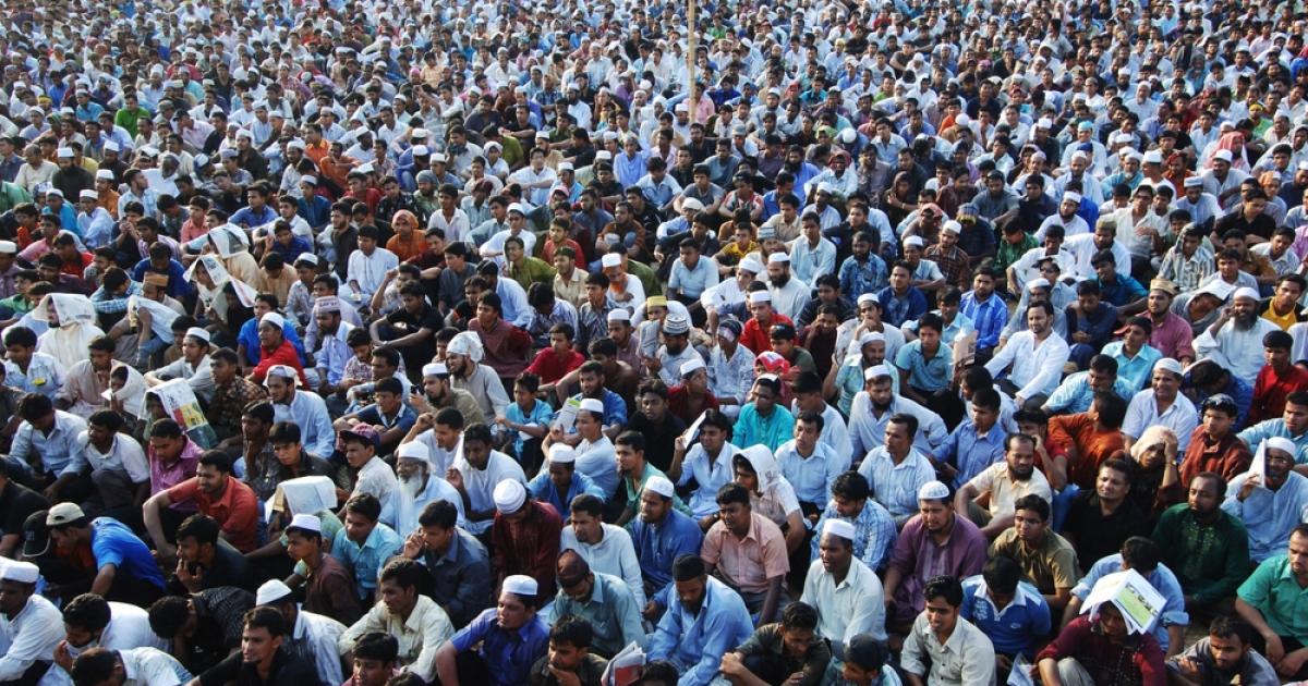 Obygate Umilință totală! Două femei din India au fost obligate să defileze ...