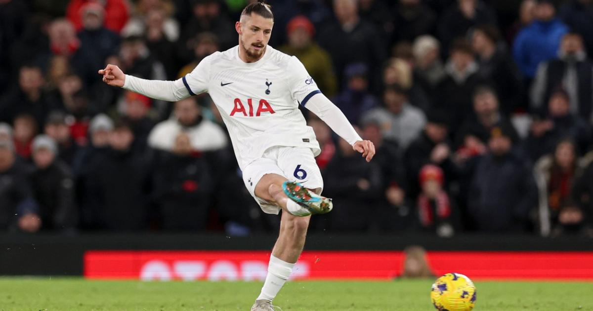 Man Radu Radu Drăgușin, cel mai scump jucător român, a debutat pentru Tottenham ...