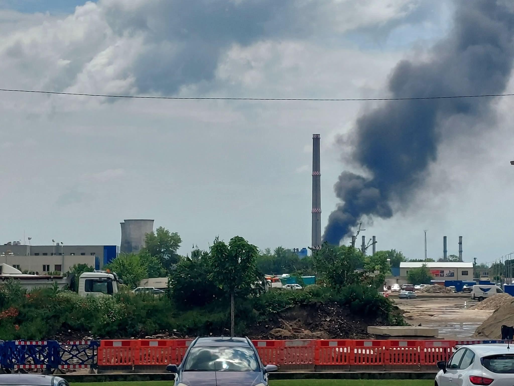 Incendiu Puternic La CET Vest Din Bucure ti Fl c rile Degaj Cantit i incendiu-puternic-la-cet-vest-din-bucure-ti-fl-c-rile-degaj-cantit-i