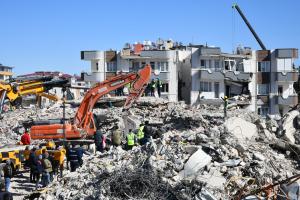 Cutremure în Turcia și Siria: Peste 17.500 de morţi. OMS se teme că mulţi supravieţuitori riscă să moară fără adăpost, apă şi electricitate