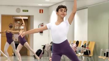 "Eu dansând sunt fericit". Ştefan visează să fie prim-balerin la Moscova şi să îşi răsplătească familia pentru sacrificiile făcute