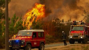 Europa trece din nou prin foc: Coduri de caniculă, temperaturi record, incendii devastatoare. Doi oameni au fost răniţi de flăcări pe insula Thasos