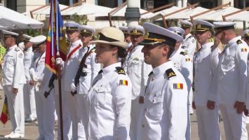 Ziua Marinei 2022. Au început pregătirile pe faleza Cazinoului din Constanţa, sub privirile curioase ale turiştilor