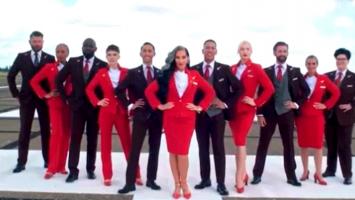 O companie aeriană din Marea Britanie și-a anunțat angajații că pot să își aleagă singuri uniforma. Bărbați pot purta fuste dacă își doresc