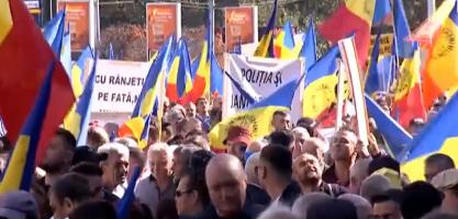 "Acesta este protestul românilor simpli". Simpatizanţii AUR s-au strâns în Piaţa Victoriei pentru a cere demisia Guvernului