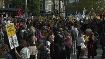 Cel mai mare val de proteste din Anglia din ultimii 10 ani. Oamenii, nemulţumiţi de creşterea facturilor la energie şi gaze