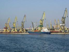 Vânt puternic la malul mării: Mai multe porturi din Constanţa au fost închise. Rafalele ajung până la 70 km/h