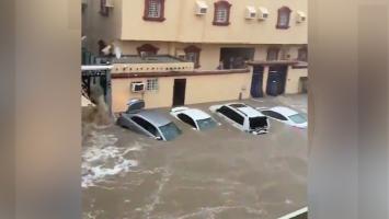 Inundaţii devastatoare în Arabia Saudită. Două persoane au murit în urma ploilor torenţiale