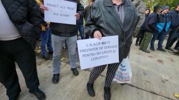 Proteste față de construcția autostrăzii Braşov – Bacău. Localnicii se tem că se va ajunge la demolarea caselor și cer ajutorul Comisiei Europene