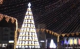 Spectacol de lumini, de Ziua Bucovinei. Turiștii s-au bucurat de bucate tradiționale și spectacole folclorice