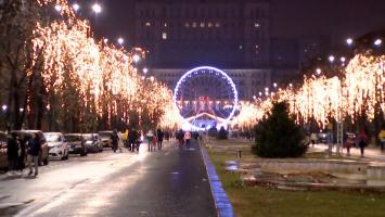 Luminiţele de Crăciun din Bucureşti au fost aprinse. Cât costă instalaţiile luminoase montate în acest an