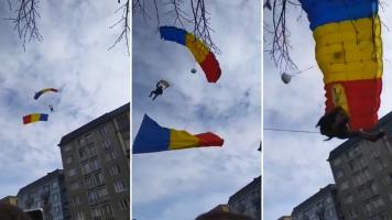 "Haideți să-l aplaudăm!" Un parașutist ar fi lovit mai mulți martori, la parada din Târgu Mureș, după o aterizare bruscă în mulțime