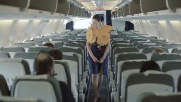Reguli noi în Uniunea Europeană pentru călătoria cu avionul: Pasagerii ar putea folosi telefonul în timpul zborului