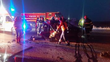 O nouă tragedie pe Drumul Morții E85, în Vrancea. Două mașini s-au făcut praf la intrarea în Garoafa, lângă o stație peco