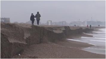 Furtunile puternice de la malul mării distrug plajele. Eroziunea este mai evidentă la Mamaia Nord