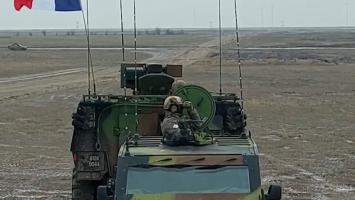 Militarii francezi din Grupul de Luptă NATO, exercițiu cu muniție reală în poligonul Smârdan