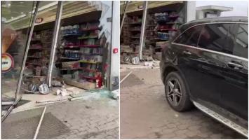 Un şofer a făcut dezastru într-o benzinărie din Arad, după ce a dat prea mult cu spatele. S-a ales cu amendă de 700 de lei
