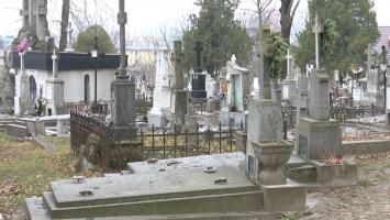 Criza locurilor din cimitire. Un loc de veci se vinde în România și cu 6.000 de euro