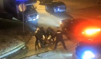 Un nou caz "George Floyd" în SUA: poliţia a publicat imaginile în care 5 poliţişti îl bat crunt pe Tyre Nichols, care apoi a murit