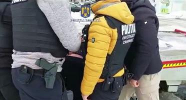 Bărbat din Brașov, prins în flagrant în timp ce vindea ilegal arme letale