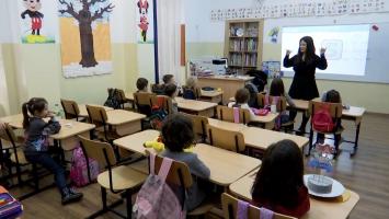 Școala din Craiova unde elevii spun "Zaoshang hao" în loc de "Bună dimineața". Copiii învață limba chineză alături de o profesoară nativă