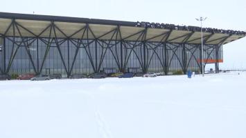 Rezervări pentru zboruri de pe aeroportul nedeschis din Braşov. Românii s-au grăbit să ocupe locurile din avionul cu destinația Turcia