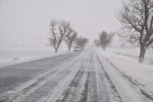 Situaţia traficului rutier, 8 februarie 2023. Ninge pe Autostrada Soarelui, mai multe drumuri naționale au fost închise