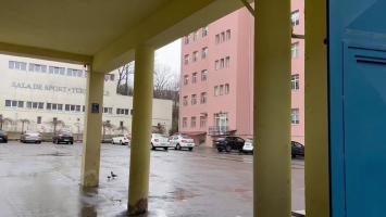 O elevă de 13 ani din Cluj-Napoca ar fi încercat să se sinucidă. Fata s-a aruncat de la etajul 3 al Colegiului Național "George Coșbuc"