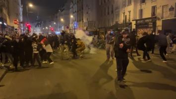 Franța, într-un "impas fără precedent". Protestele violente continuă în Paris, demonstranții cer demisia guvernului după creșterea vârstei de pensionare