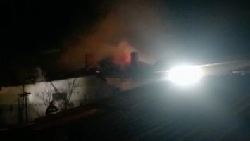Incendiu devastator în Dolj: o casă a fost mistuită de flăcări, proprietarul a ajuns la spital cu arsuri la nivelul feţei