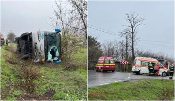 Patru persoane au ajuns la spital, după ce un autocar s-a răsturnat pe un drum din Ialomița