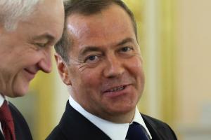 Medvedev l-a făcut idiot pe ministrul german al Justiției și spune că Rusia ar bombarda Berlinul, dacă l-ar aresta pe Putin