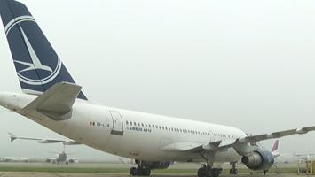 Clipe de groază pentru 88 de pasageri în avionul Tarom care zbura spre România. Precizările CNAB despre alerta cu bombă de la bordul aeronavei
