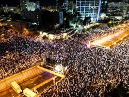 Ministrul apărării din Israel cere suspendarea reformei justiţiei, iniţiată de Guvern. Sute de mii de israelieni au ieşit din nou pe străzi
