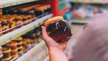 Ce se ascunde în mierea ieftină din import. Concluziile unui studiu comandat de Comisia Europeană