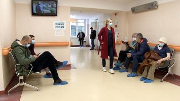 Boala care a trimis 100.000 de români la spital în ultima săptămână. "Toată familia noastră, trei nepoţei"
