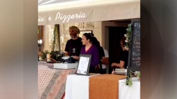 Alina Bica vinde pizza în Italia: de la şefă DIICOT în România, la vânzătoare în "Raiul fugarilor". Cum a fost surprinsă prietena Elenei Udrea