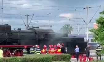 Foc în trenul regal. Cauza incendiului care a cuprins locomotiva cu abur, în Gara din Braşov