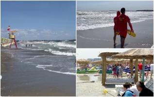 Vântul puternic și valurile mari țin turiștii departe de mare. Este arborat steagul roșu pe litoral