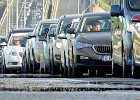 "Nu mai plătim taxă, dar stăm în trafic". Şoferii care se întorc din minivacaţa de Rusalii fac haz de necaz: cozi interminabile pe Autostrada Soarelui sau Valea Prahovei