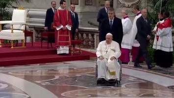 Papa Francisc, din nou la spital. Suveranul Pontif are sciatică şi apelează uneori la scaunul cu rotile
