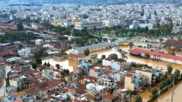 Grecia, devastată de furtuna Elias: unele zone au fost curând "măturate" şi de un ciclon. Un elicopter de salvare s-a prăbuşit în mare