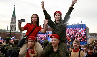 Zeci de mii de ruşi au aplaudat în Piaţa Roşie războiul pornit de Putin. Au sărbătorit un an de la anexarea ilegală a celor 4 regiuni ucrainene
