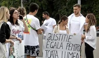 Protest în Piaţa Victoriei. Rudele şi prietenii tinerilor ucişi de Vlad Pascu au ieşit în stradă pentru a cere dublarea pedepsei acestuia