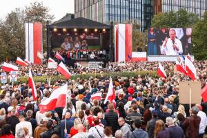 "Marşul unui milion de inimi". Cu 2 săptămâni înainte de alegeri, polonezii au ieşit în stradă împotriva partidului de la putere